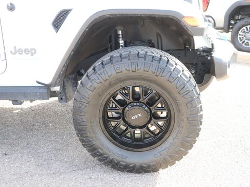 Used 2023 Jeep Wrangler Unlimited Rubicon 4xe w/ Cold Weather Group AWD/4WD image 10