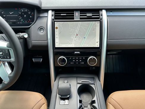 Used 2025 Land Rover Discovery Dynamic SE AWD/4WD image 19