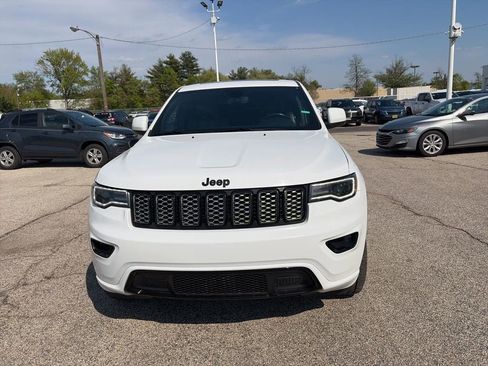 Used 2020 Jeep Grand Cherokee Altitude AWD/4WD image 3
