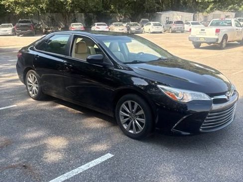 Used 2017 Toyota Camry XLE FWD image 16