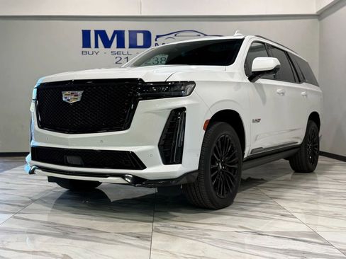 Used 2023 Cadillac Escalade V image 2