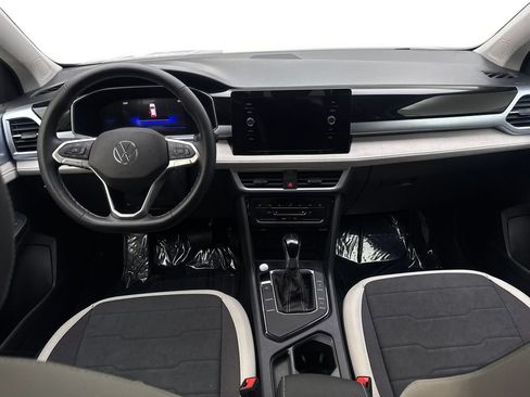 Used 2025 Volkswagen Taos SE w/ Panoramic Sunroof Package FWD image 51