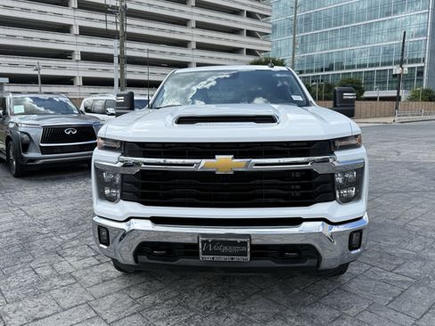 Used 2025 Chevrolet Silverado 2500 LT w/ Convenience Package AWD/4WD image 2