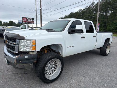 Used 2004 Chevrolet Silverado 2500 LS w/ Heavy-Duty Power Package AWD/4WD image 1