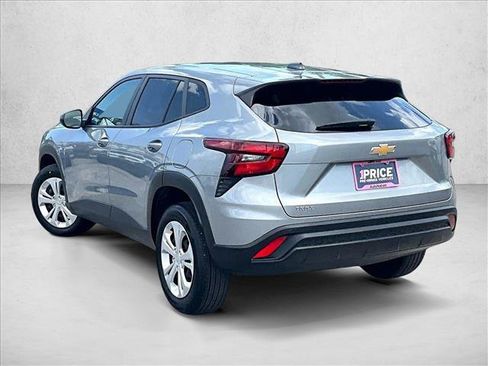Used 2024 Chevrolet Trax LS w/ Driver Confidence Package FWD image 13