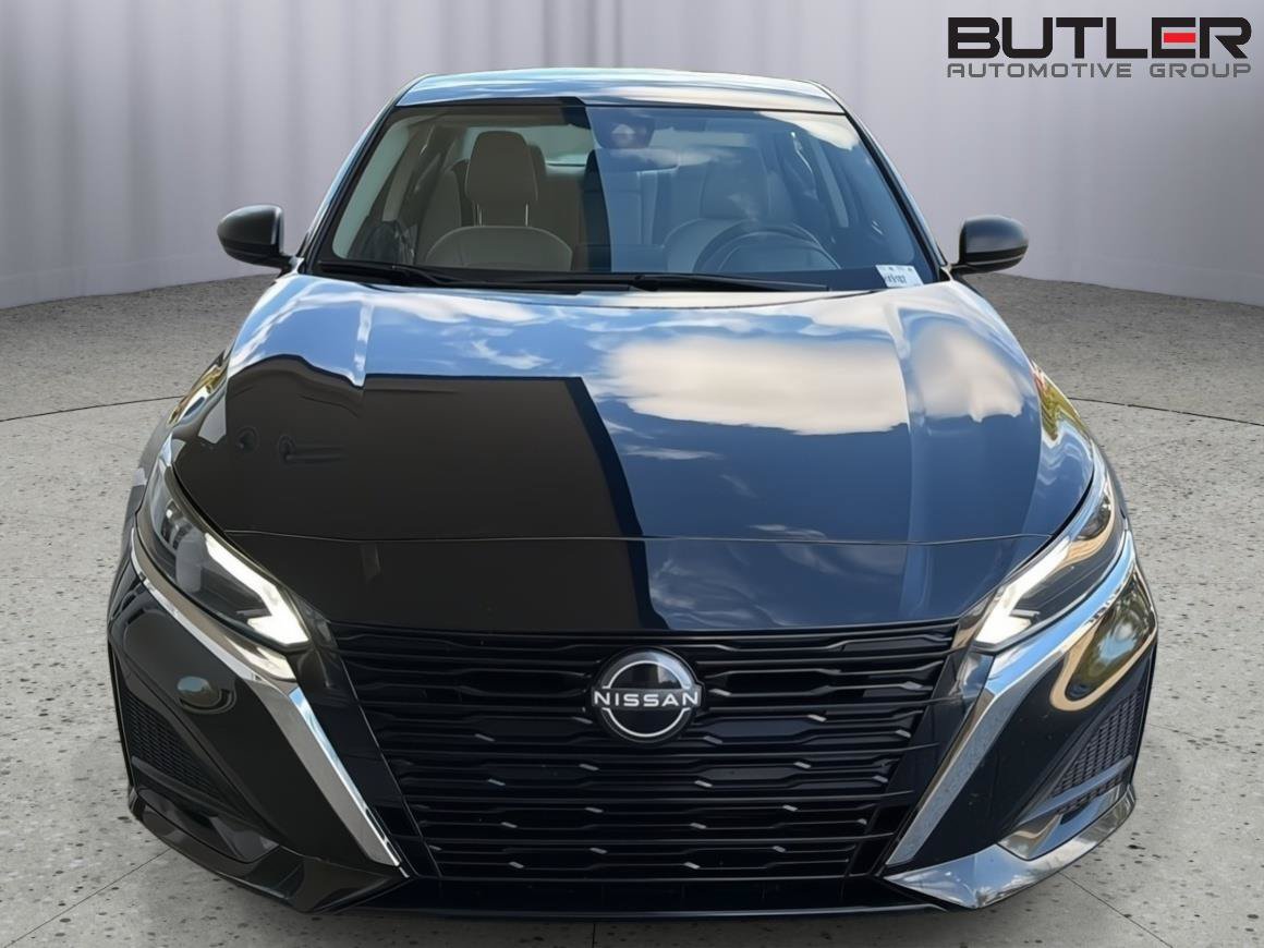 Used 2025 Nissan Altima 2.5 SV FWD image 9