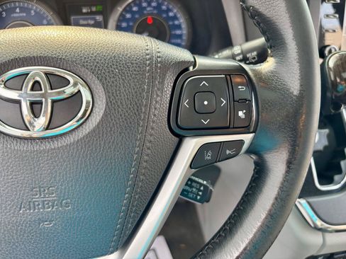 Used 2019 Toyota Sienna XLE Premium FWD image 35