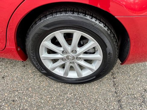 Used 2011 Toyota Camry LE image 32