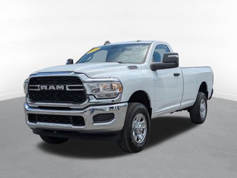 Used 2024 RAM 2500 Tradesman w/ Chrome Appearance Group AWD/4WD image 5