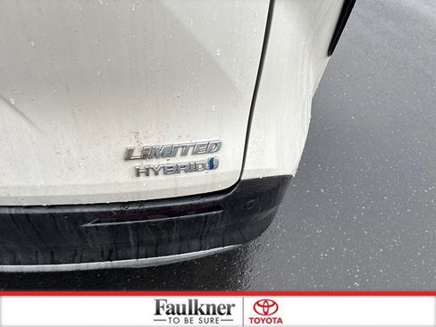 Used 2021 Toyota Sienna Limited image 10