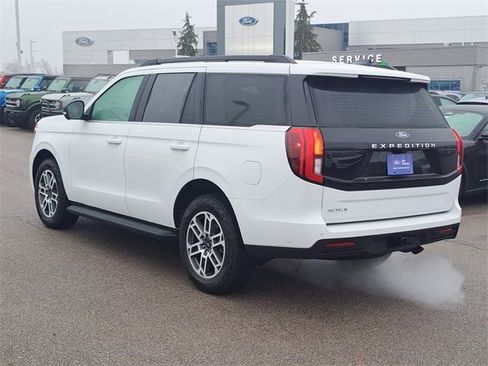 Certified 2025 Ford Expedition Active image 3