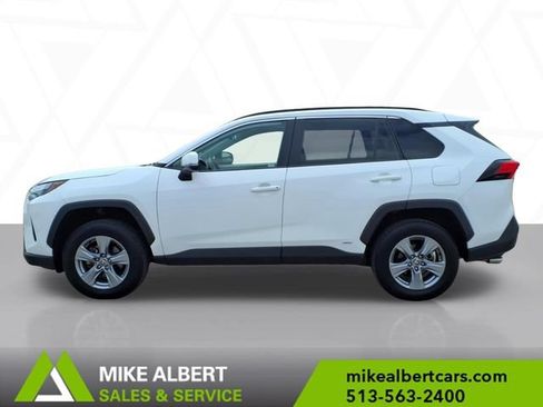 Used 2022 Toyota RAV4 XLE AWD/4WD image 4