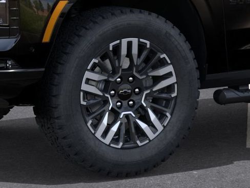 New 2026 Chevrolet Suburban Z71 w/ Comfort Package AWD/4WD image 9