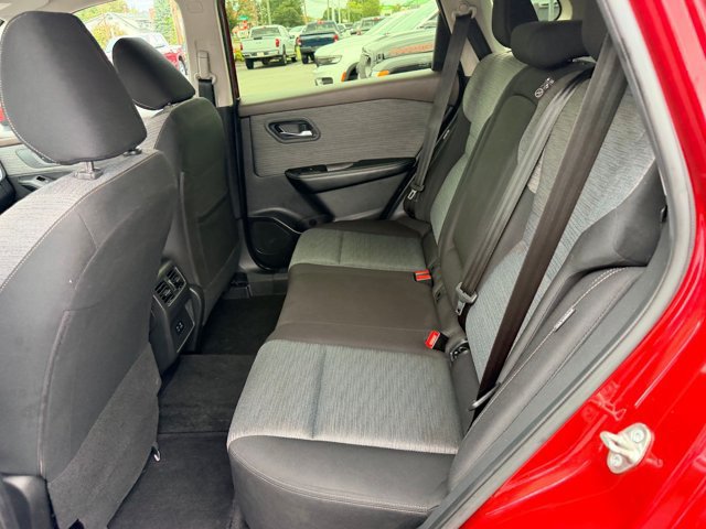 Used 2023 Nissan Rogue SV AWD/4WD image 17