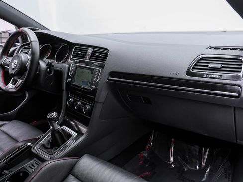 Used 2017 Volkswagen GTI SE image 13