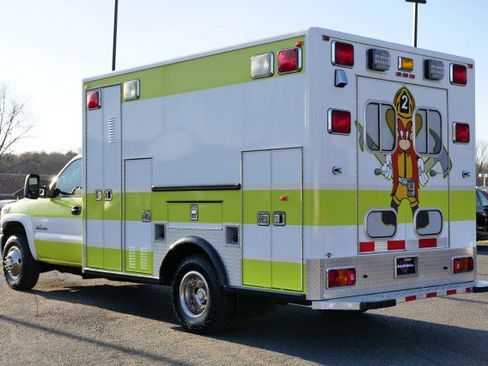 Used 2006 GMC Sierra 3500 SLE w/ Heavy-Duty Power Package image 6