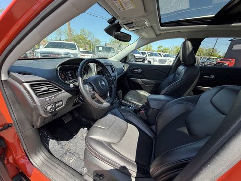 Used 2021 Jeep Cherokee Latitude Plus w/ Sun & Sound Group AWD/4WD image 10