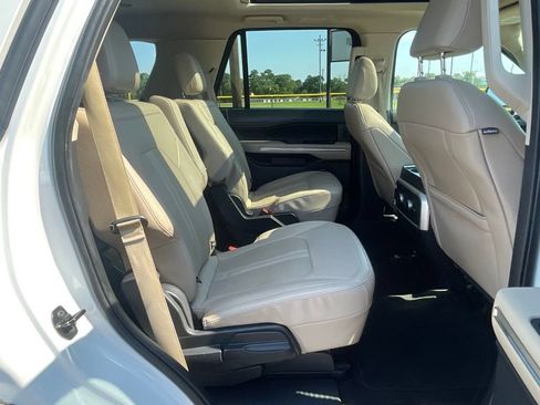 Used 2022 Ford Expedition Limited RWD image 16