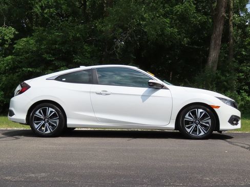 Used 2017 Honda Civic EX-L image 2