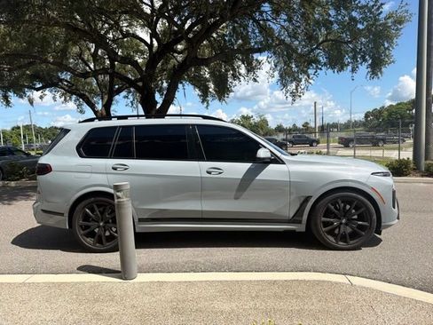 Used 2025 BMW X7 xDrive40i w/ M Sport Package AWD/4WD image 3