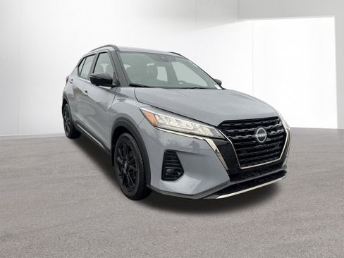 Used 2023 Nissan Kicks SR w/ SR Premium Package FWD image 3