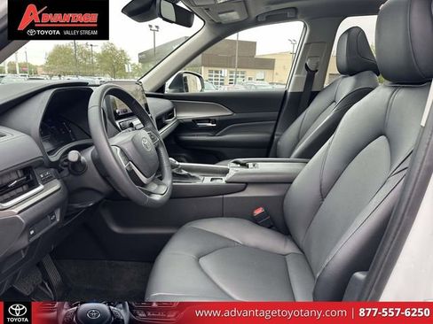 Used 2024 Toyota Grand Highlander AWD image 20
