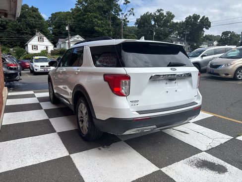 Used 2020 Ford Explorer XLT w/ Equipment Group 202A AWD/4WD image 4