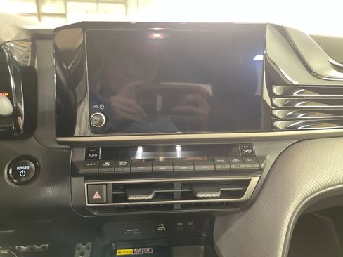 Certified 2025 Toyota Camry SE image 17