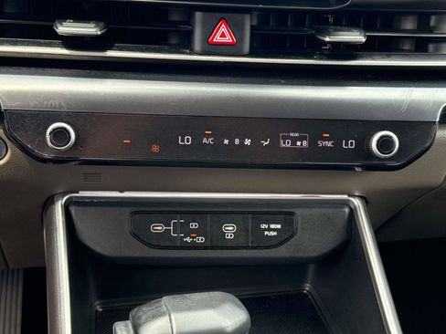 Used 2025 Kia Carnival FWD image 24