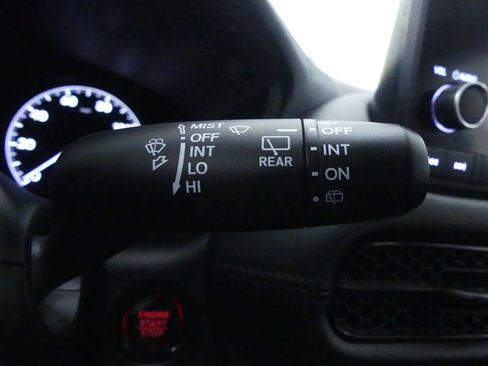 Used 2023 Honda HR-V LX image 16