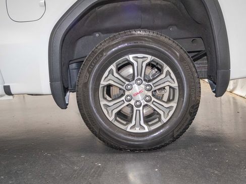 Used 2025 GMC Sierra 1500 SLT AWD/4WD image 9