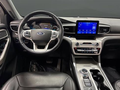 Used 2023 Ford Explorer XLT AWD/4WD image 5