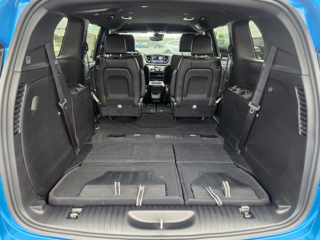 New 2027 Chrysler Pacifica Select FWD image 17