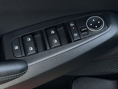 Used 2025 Kia Seltos S image 12