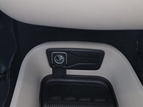 Used 2023 Chrysler Pacifica Touring-L FWD image 24