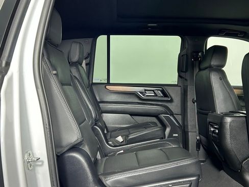 Used 2025 GMC Yukon XL Denali w/ Sun & Power Step Package image 13