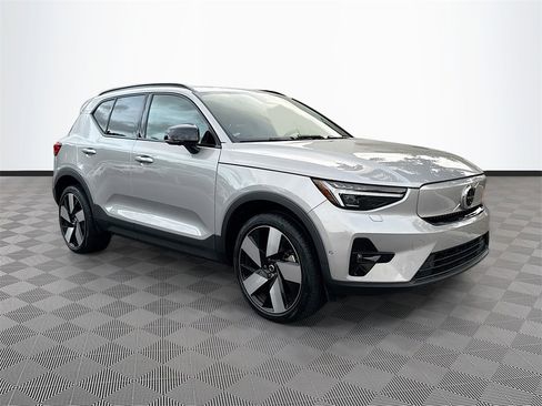 Used 2023 Volvo XC40 Recharge Ultimate image 4