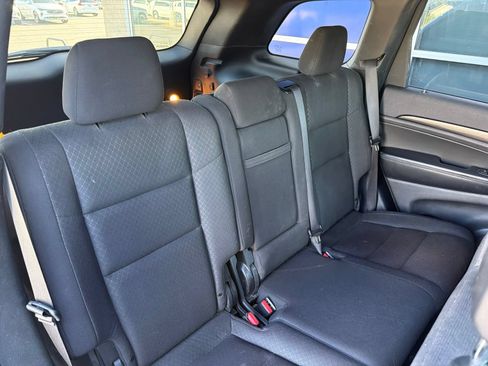 Used 2019 Jeep Grand Cherokee Laredo AWD/4WD image 24