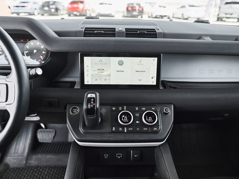 Used 2023 Land Rover Defender 110 V8 AWD/4WD image 29