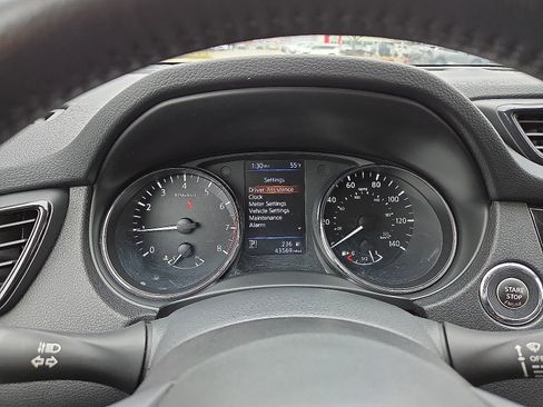 Used 2018 Nissan Rogue SV image 23