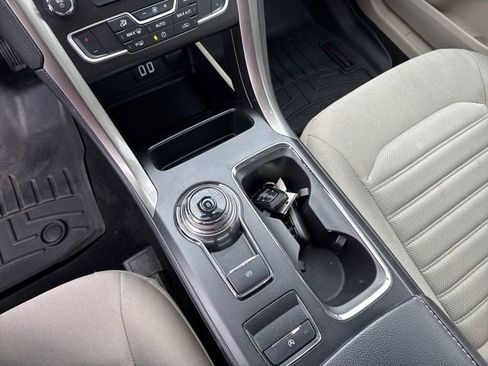 Used 2019 Ford Fusion SE image 24