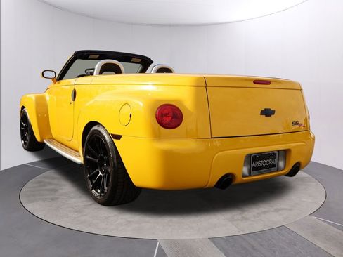 Used 2004 Chevrolet SSR w/ Preferred Equipment Group image 42