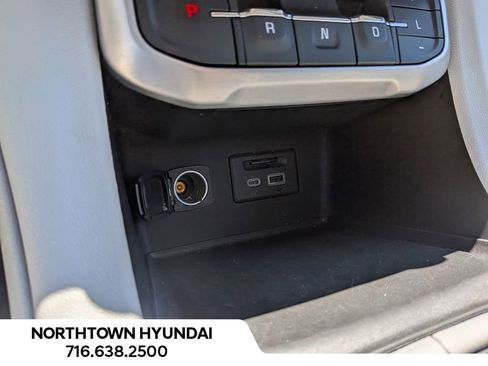 Used 2021 GMC Acadia SLT w/ Technology Package AWD/4WD image 19