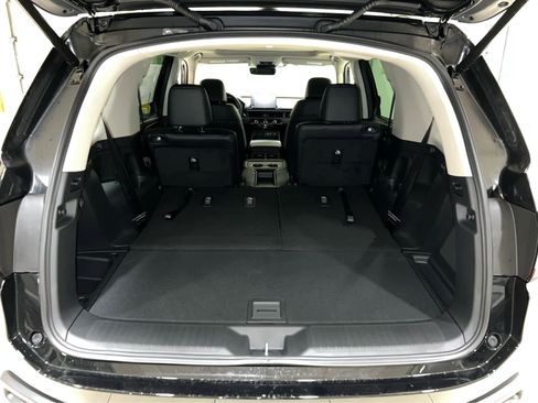New 2025 Honda Pilot Touring image 11