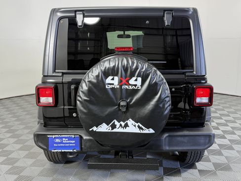 Used 2018 Jeep Wrangler Sport AWD/4WD image 4