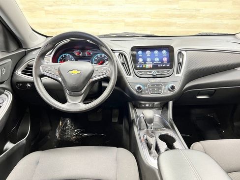 Used 2025 Chevrolet Malibu LT FWD image 2