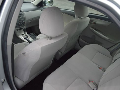 Used 2011 Toyota Corolla LE FWD image 19