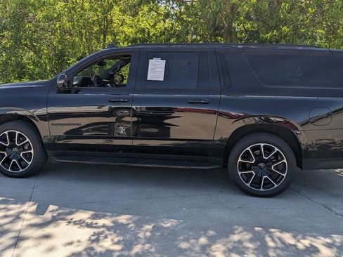 Used 2024 Chevrolet Suburban RST w/ Luxury Package AWD/4WD image 6