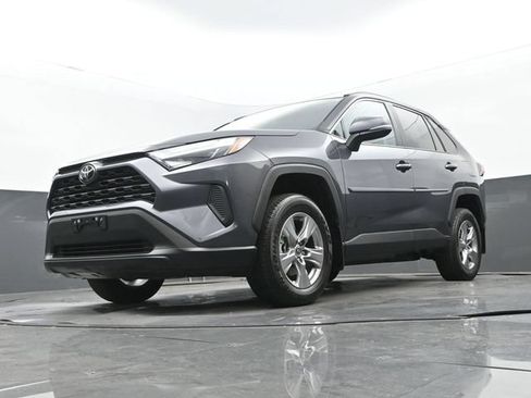 Used 2022 Toyota RAV4 XLE w/ Convenience Package FWD image 29