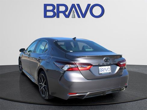 Used 2024 Toyota Camry SE image 6